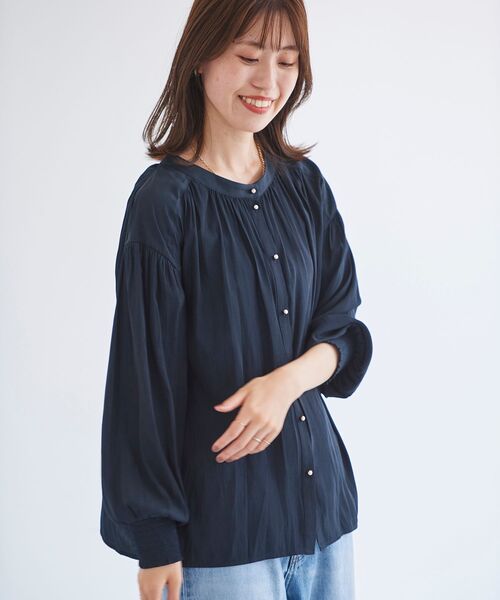 le.coeur blanc（ルクールブラン）の「パウダーサテン2wayハイネックブラウス（シャツ/ブラウス・レディース・ネイビー/キャメル/グレイッシュベージュ・38）」の17枚目の写真