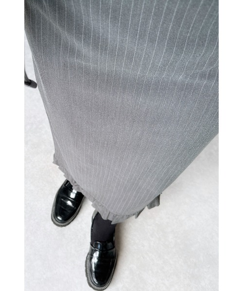 &. NOSTALGIA（アンドドットノスタルジア）の「【ZOZO限定】フリルヘムスリットタイトスカート（スカート・レディース・グレー/ブラック・FREE）」の16枚目の写真