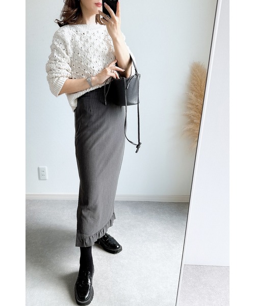 &. NOSTALGIA（アンドドットノスタルジア）の「【ZOZO限定】フリルヘムスリットタイトスカート（スカート・レディース・グレー/ブラック・FREE）」の4枚目の写真