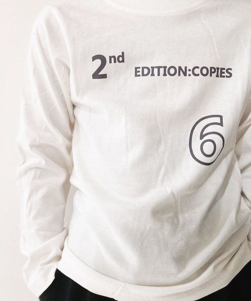 ZI-ON（ジーオン）の「ロゴデザインプリント長袖Tシャツ（Tシャツ/カットソー・キッズ・ホワイト系その他/ベージュ系その他2/ブラウン/ベージュ系その他/ホワイト系その他3/ブラック系その他3/オフホワイト/ブルー/ブラック系その他/杢グレー/ホワイト系その他2/ネイビー系/ブラック系その他4/ネイビー/モカ/ベージュ/ブラック/ブラウン系その他/ブラック系その他2/カーキ・120cm/110cm/130cm/140cm/150cm/160cm）」の2枚目の写真