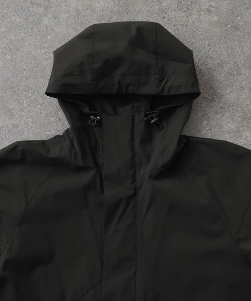 MONO-MART(モノマート)の「ファンクショナルファブリック ビッグシルエットマウンテンパーカー/撥水/防風(マウンテンパーカー・メンズ・アイボリー/カーキ/ブラック/チャコールグレー/ネイビー/ダークブラウン/ダークブルー・M/L)」の11枚目の写真