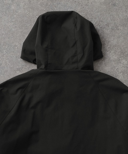 MONO-MART(モノマート)の「ファンクショナルファブリック ビッグシルエットマウンテンパーカー/撥水/防風(マウンテンパーカー・メンズ・アイボリー/カーキ/ブラック/チャコールグレー/ネイビー/ダークブラウン/ダークブルー・M/L)」の13枚目の写真