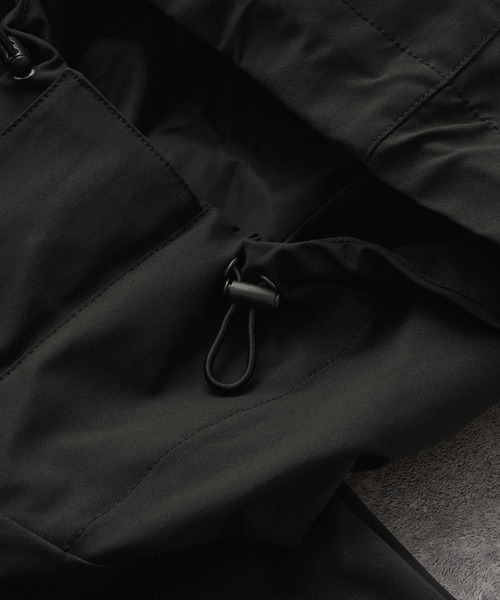 MONO-MART(モノマート)の「ファンクショナルファブリック ビッグシルエットマウンテンパーカー/撥水/防風(マウンテンパーカー・メンズ・アイボリー/カーキ/ブラック/チャコールグレー/ネイビー/ダークブラウン/ダークブルー・M/L)」の17枚目の写真