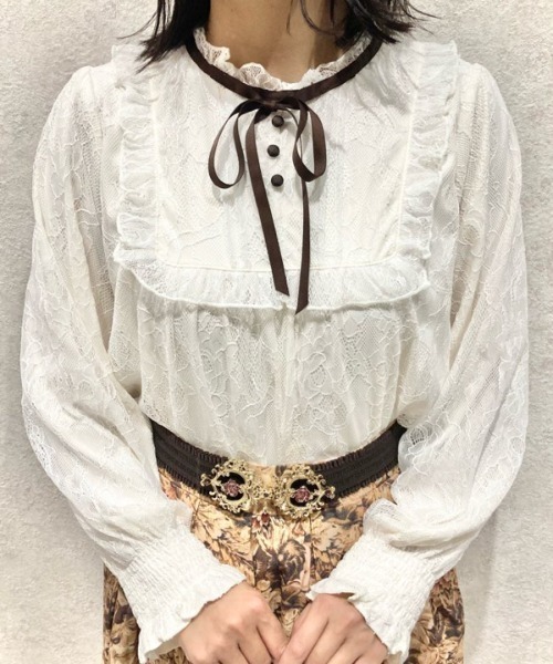axes femme(アクシーズファム)の「袖口シャーリング総レースプルオーバー(Tシャツ/カットソー・レディース・ブラック/キナリ/ワイン・FREE)」の2枚目の写真