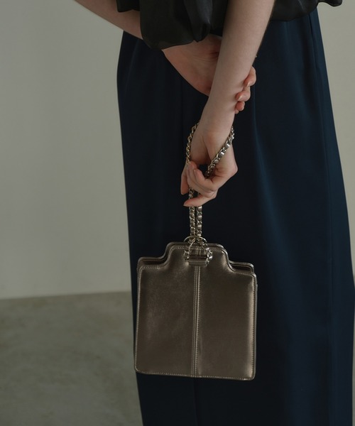 ANDRESD（アンドレスド）の「one handle square bag バッグ パーティーバッグ ワンハンドルバッグ 結婚式 お呼ばれ フォーマル 普段使い ゴールド シルバー チェーン（ハンドバッグ・レディース・モカ/シルバー/ブラック・FREE）」の6枚目の写真