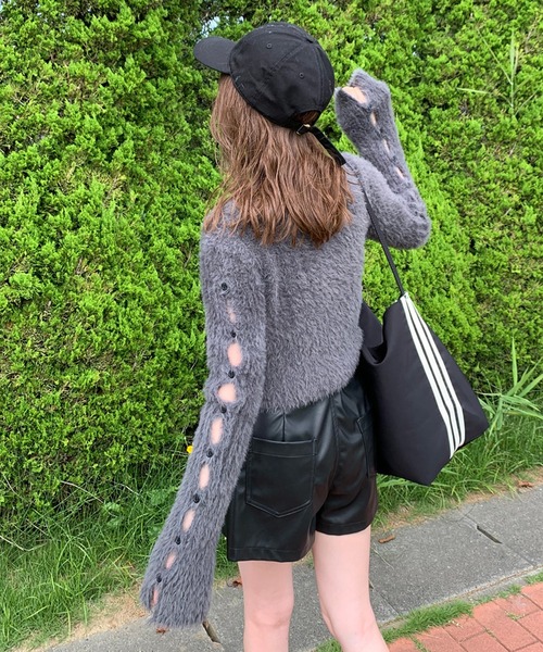 non-hedge（ノンヘッジ）の「シャギースリーブボタンショート丈ニットトップス（ニット/セーター・レディース・ベージュ/チャコールグレー/オフホワイト/ブラック・FREE）」の8枚目の写真