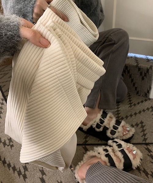 aimoha(アイモハ)の「裏起毛 コーデュロイストレートスウェットパンツ(スウェットパンツ・レディース・ブラック/グレー/ベージュ・SMALL/LARGE/MEDIUM)」の6枚目の写真