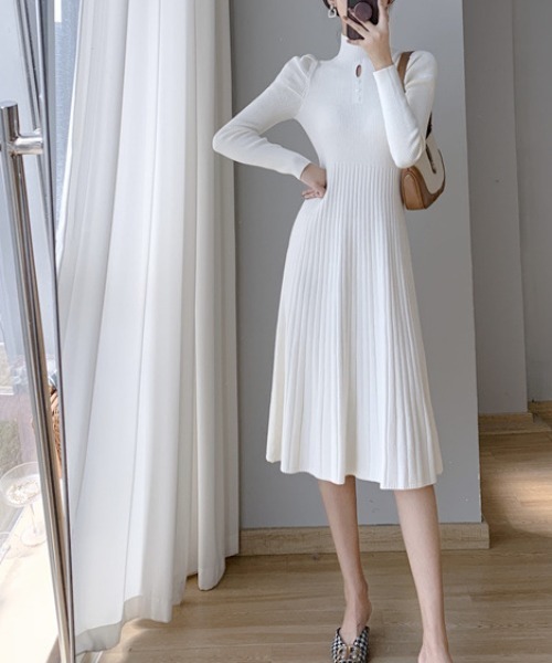 a lot of love(ア ロット オブ ラブ)の「ハイネック スリムシルエットワンピ(ワンピース・レディース・ベージュ/ホワイト・FREE)」の7枚目の写真