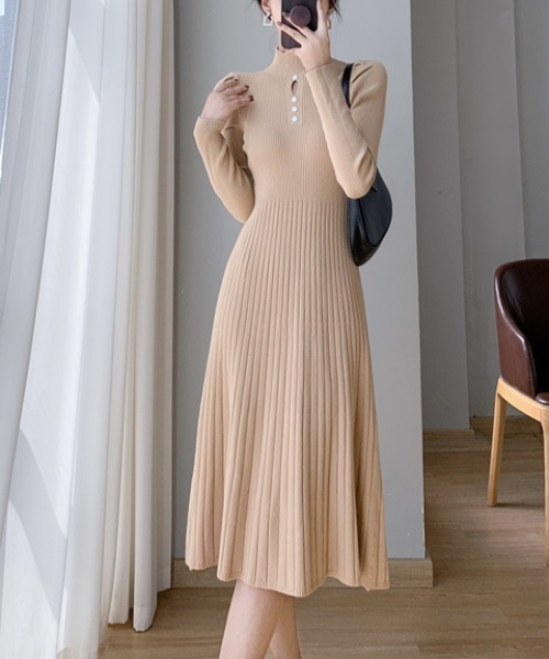 a lot of love(ア ロット オブ ラブ)の「ハイネック スリムシルエットワンピ(ワンピース・レディース・ベージュ/ホワイト・FREE)」の10枚目の写真