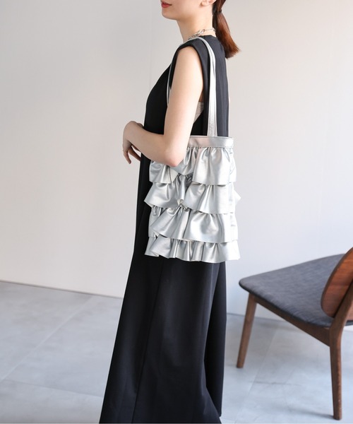 sakishimatokyo(サキシマトーキョー)の「<美シルエット>ショルダータックワンピース(ワンピース・レディース・ブラック/レッド/オフホワイト/グレー・FREE)」の6枚目の写真