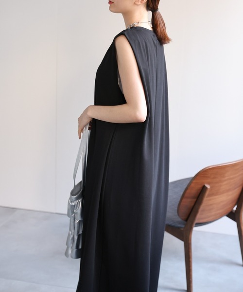 sakishimatokyo(サキシマトーキョー)の「<美シルエット>ショルダータックワンピース(ワンピース・レディース・ブラック/レッド/オフホワイト/グレー・FREE)」の7枚目の写真