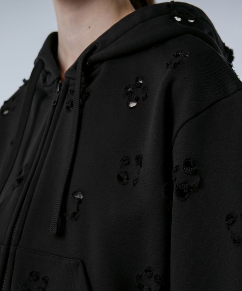 JNBY(ジェーエヌビーワイ)の「Laser-cut Floral Hooded Sweatshirt(パーカー・レディース・ブラック/ホワイト・40/38/36)」の16枚目の写真