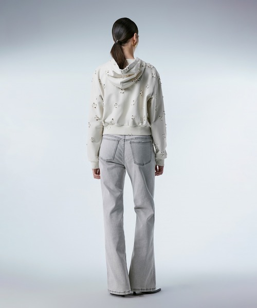JNBY(ジェーエヌビーワイ)の「Laser-cut Floral Hooded Sweatshirt(パーカー・レディース・ブラック/ホワイト・40/38/36)」の6枚目の写真