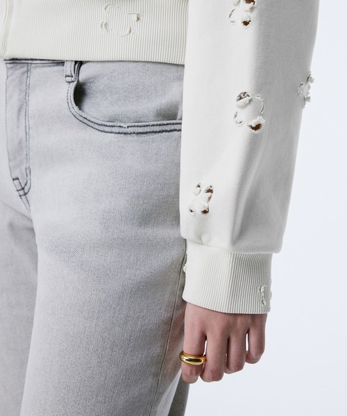 JNBY(ジェーエヌビーワイ)の「Laser-cut Floral Hooded Sweatshirt(パーカー・レディース・ブラック/ホワイト・40/38/36)」の8枚目の写真