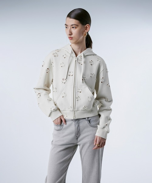 JNBY(ジェーエヌビーワイ)の「Laser-cut Floral Hooded Sweatshirt(パーカー・レディース・ブラック/ホワイト・40/38/36)」の3枚目の写真
