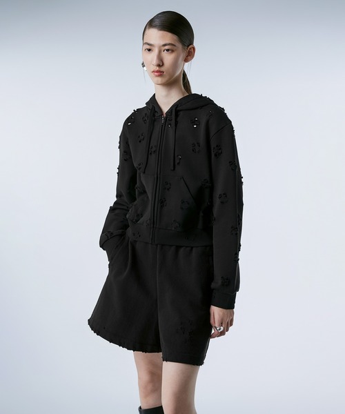 JNBY(ジェーエヌビーワイ)の「Laser-cut Floral Hooded Sweatshirt(パーカー・レディース・ブラック/ホワイト・40/38/36)」の12枚目の写真