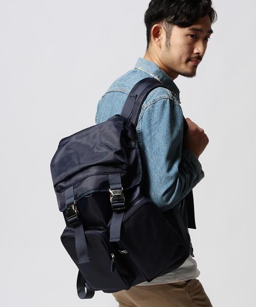 BEAMS(ビームス)の「BEAMS / フラップ デイパック(バックパック/リュック・メンズ・ブラック/ネイビー・ONE SIZE)」の2枚目の写真