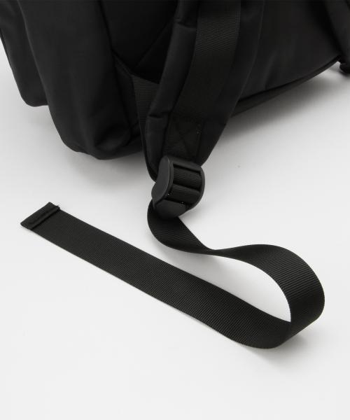 BEAMS(ビームス)の「BEAMS / フラップ デイパック(バックパック/リュック・メンズ・ブラック/ネイビー・ONE SIZE)」の11枚目の写真