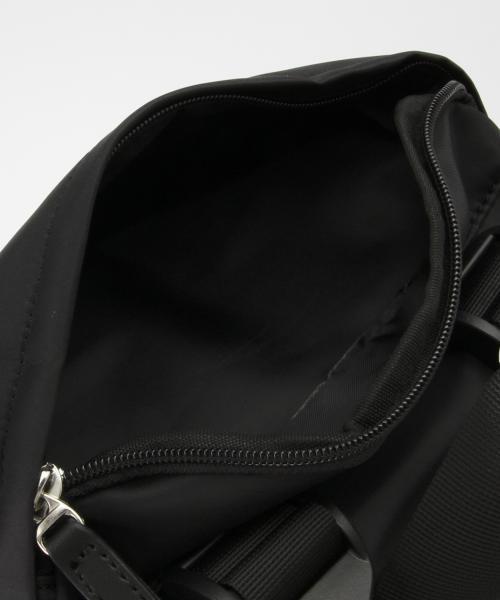 BEAMS(ビームス)の「BEAMS / フラップ デイパック(バックパック/リュック・メンズ・ブラック/ネイビー・ONE SIZE)」の13枚目の写真