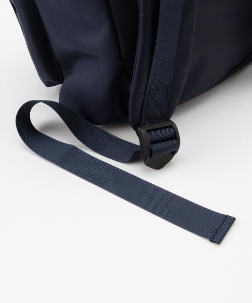 BEAMS(ビームス)の「BEAMS / フラップ デイパック(バックパック/リュック・メンズ・ブラック/ネイビー・ONE SIZE)」の5枚目の写真