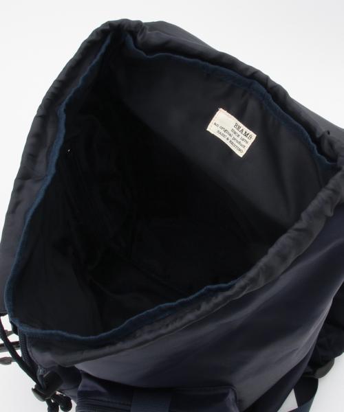 BEAMS(ビームス)の「BEAMS / フラップ デイパック(バックパック/リュック・メンズ・ブラック/ネイビー・ONE SIZE)」の20枚目の写真