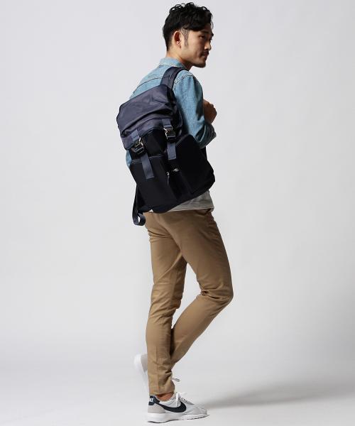 BEAMS(ビームス)の「BEAMS / フラップ デイパック(バックパック/リュック・メンズ・ブラック/ネイビー・ONE SIZE)」の19枚目の写真