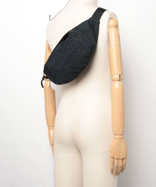 GREGORY（グレゴリー）の「TAILRUNNER V2 BOLD4 / テールランナー ボールド4 / ガンメタル（ボディバッグ/ウエストポーチ・メンズ・グレー系その他・FREE）」の3枚目の写真