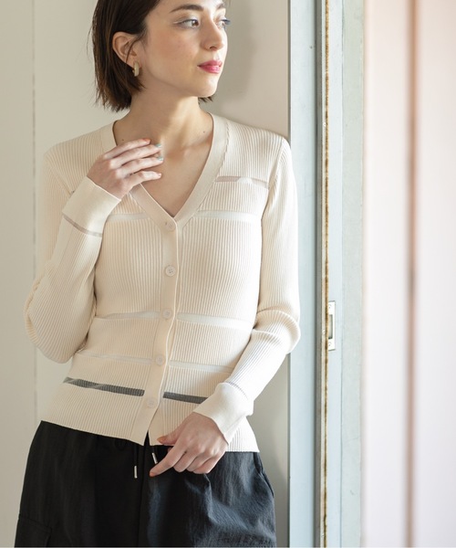 OPAQUE.CLIP（オペークドットクリップ）の「◆≪エマール検証済≫シアーボーダーVネックリブニットカーディガン【洗濯機洗い可】（カーディガン/ボレロ・レディース・ブラック/ブルー/オフホワイト/ライトグレー・42/40/38）」の5枚目の写真