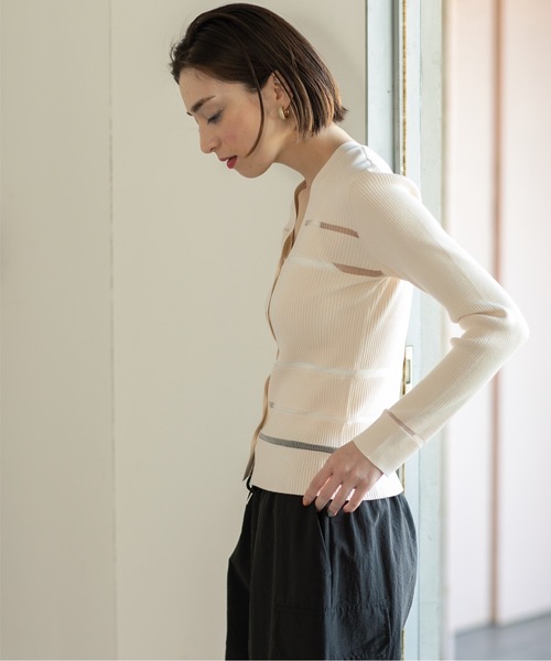 OPAQUE.CLIP（オペークドットクリップ）の「◆≪エマール検証済≫シアーボーダーVネックリブニットカーディガン【洗濯機洗い可】（カーディガン/ボレロ・レディース・ブラック/ブルー/オフホワイト/ライトグレー・42/40/38）」の9枚目の写真