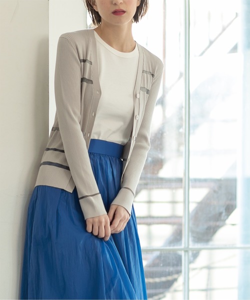 OPAQUE.CLIP（オペークドットクリップ）の「◆≪エマール検証済≫シアーボーダーVネックリブニットカーディガン【洗濯機洗い可】（カーディガン/ボレロ・レディース・ブラック/ブルー/オフホワイト/ライトグレー・42/40/38）」の12枚目の写真