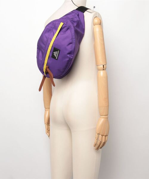 GREGORY(グレゴリー)の「TAILMATE S V2 / テールメイトS / パープル/イエロー(ボディバッグ/ウエストポーチ・メンズ・バイオレット・FREE)」の2枚目の写真
