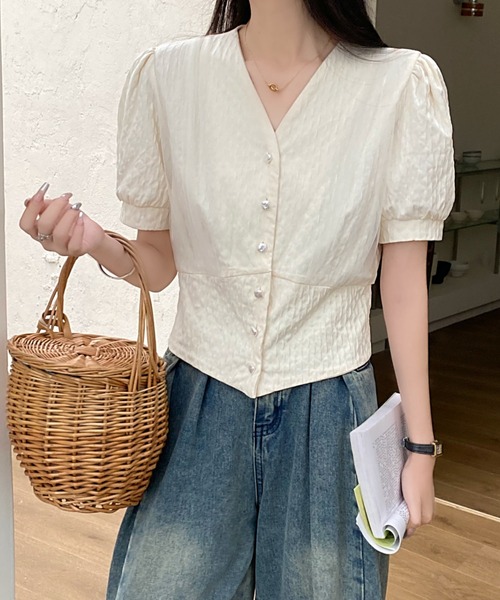 Achic(アシック)の「Vネッククロップドパフ半袖Tシャツ(シャツ/ブラウス・レディース・ピンク/グリーン/ブラック/ブラウン系その他/アイボリー/ホワイト・M)」の3枚目の写真