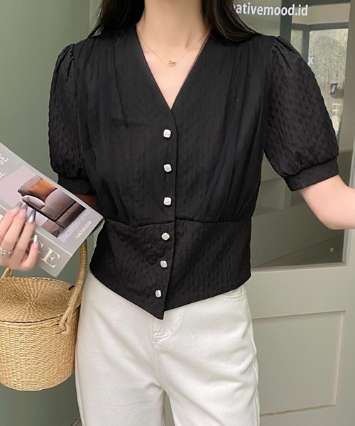 Achic(アシック)の「Vネッククロップドパフ半袖Tシャツ(シャツ/ブラウス・レディース・ピンク/グリーン/ブラック/ブラウン系その他/アイボリー/ホワイト・M)」の16枚目の写真