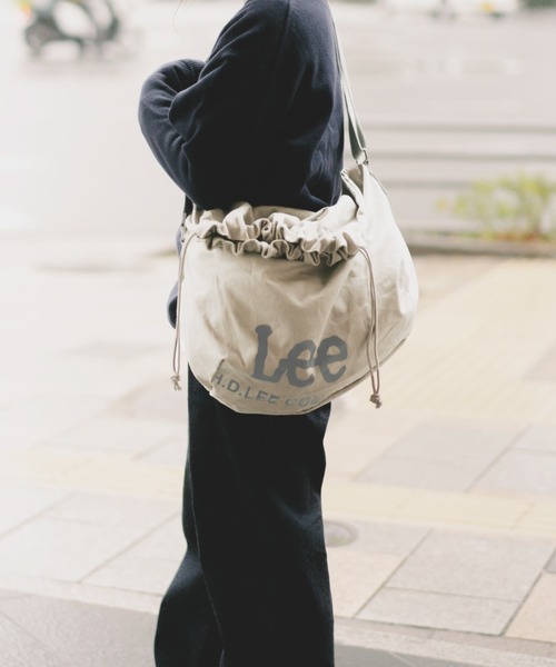 Lee（リー）の「Lee/リー BIG　ナナメプリント　ドローストリング　ショルダー（ショルダーバッグ・レディース・ブラック/ホワイト×シルバー/グレー/ホワイト・FREE）」の3枚目の写真