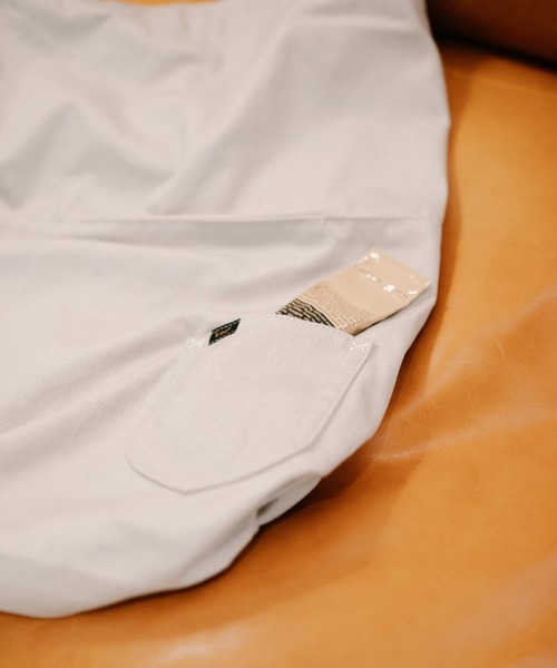 Lee（リー）の「Lee/リー BIG　ナナメプリント　ドローストリング　ショルダー（ショルダーバッグ・レディース・ブラック/ホワイト×シルバー/グレー/ホワイト・FREE）」の8枚目の写真