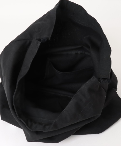 Lee（リー）の「Lee/リー BIG　ナナメプリント　ドローストリング　ショルダー（ショルダーバッグ・レディース・ブラック/ホワイト×シルバー/グレー/ホワイト・FREE）」の5枚目の写真