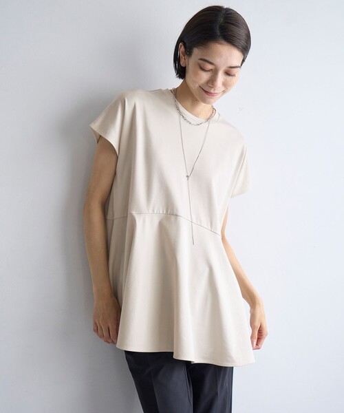 UNFILO(アンフィーロ)の「BEAUTY FORM ペプラムTシャツ(Tシャツ/カットソー・レディース・ホワイト系/グレー系/ベージュ系2/ネイビー系2/サックスブルー系/イエロー系/ブラック系・SMALL/MEDIUM/LARGE)」の4枚目の写真