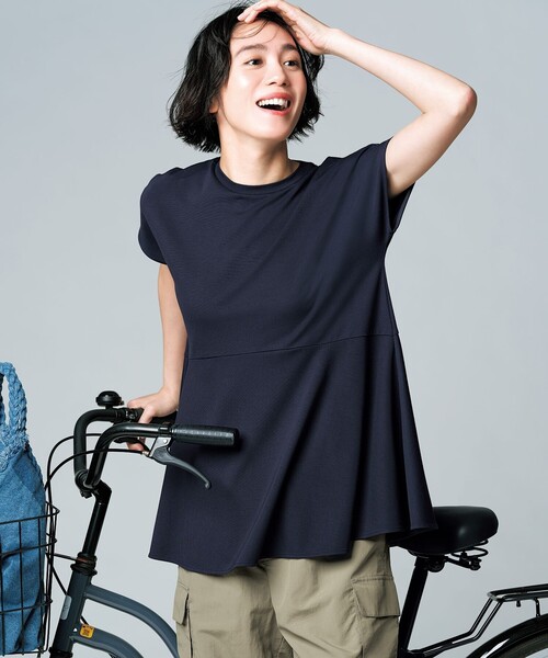 UNFILO(アンフィーロ)の「BEAUTY FORM ペプラムTシャツ(Tシャツ/カットソー・レディース・ホワイト系/グレー系/ベージュ系2/ネイビー系2/サックスブルー系/イエロー系/ブラック系・SMALL/MEDIUM/LARGE)」の5枚目の写真