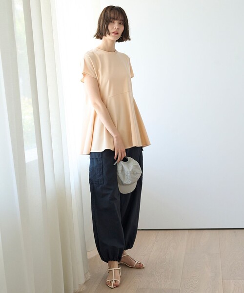 UNFILO(アンフィーロ)の「BEAUTY FORM ペプラムTシャツ(Tシャツ/カットソー・レディース・ホワイト系/グレー系/ベージュ系2/ネイビー系2/サックスブルー系/イエロー系/ブラック系・SMALL/MEDIUM/LARGE)」の12枚目の写真