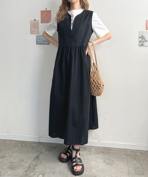 Futier land(フューティアランド)の「リネンVネックロングワンピース(ワンピース・レディース・ブラック/ライトブラウン/オートミール/ネイビー・FREE)」の5枚目の写真