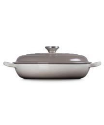 廃盤　ルクルーゼ　キャセロール&トリベット　ナツメグ Le Creuset（ルクルーゼ）の「ビュッフェ・キャセロール 26cm ナツメグ