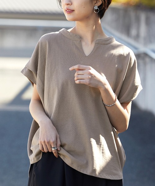 itto...(イット)の「綿100%キーネックドルマンTシャツ(Tシャツ/カットソー・レディース・アイボリー/ブラック/チャコール/グレイッシュベージュ/グリーン・M)」の4枚目の写真