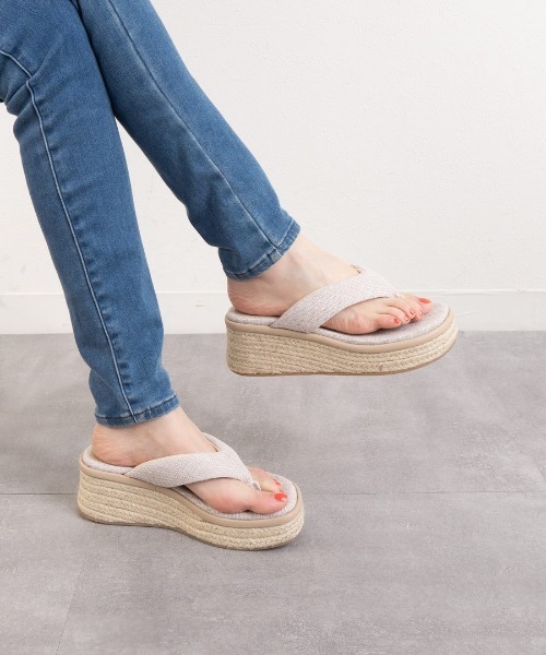 Fabby fabby(ファビィーファビィー)の「厚底ジュートトングサンダル(サンダル・レディース・ブラック/オフホワイト/ベージュ・SMALL/MEDIUM/LARGE)」の3枚目の写真