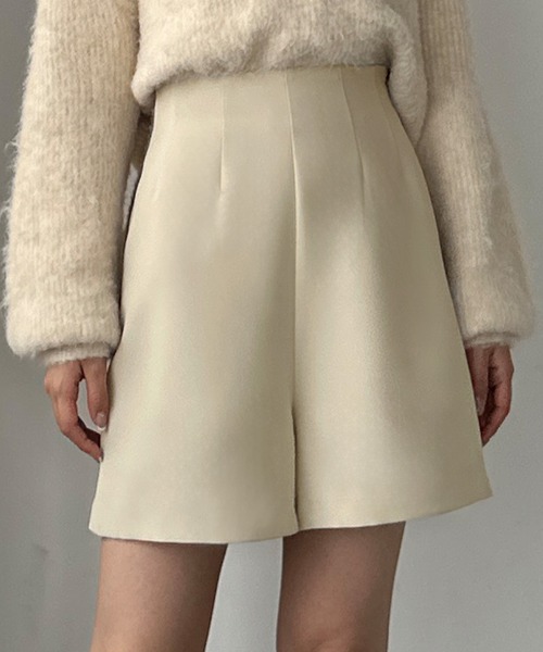 Louere(ルエレ)の「ハイウエストショートパンツ(その他パンツ・レディース・ブラック/アイボリー/ダークベージュ・SMALL/MEDIUM/LARGE/X-LARGE)」の2枚目の写真