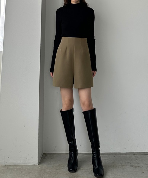 Louere(ルエレ)の「ハイウエストショートパンツ(その他パンツ・レディース・ブラック/アイボリー/ダークベージュ・SMALL/MEDIUM/LARGE/X-LARGE)」の15枚目の写真