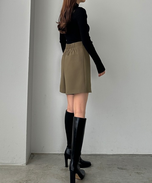 Louere(ルエレ)の「ハイウエストショートパンツ(その他パンツ・レディース・ブラック/アイボリー/ダークベージュ・SMALL/MEDIUM/LARGE/X-LARGE)」の16枚目の写真