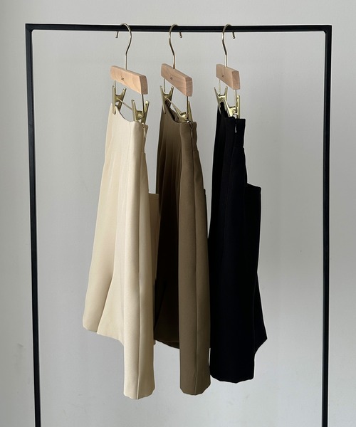 Louere(ルエレ)の「ハイウエストショートパンツ(その他パンツ・レディース・ブラック/アイボリー/ダークベージュ・SMALL/MEDIUM/LARGE/X-LARGE)」の20枚目の写真