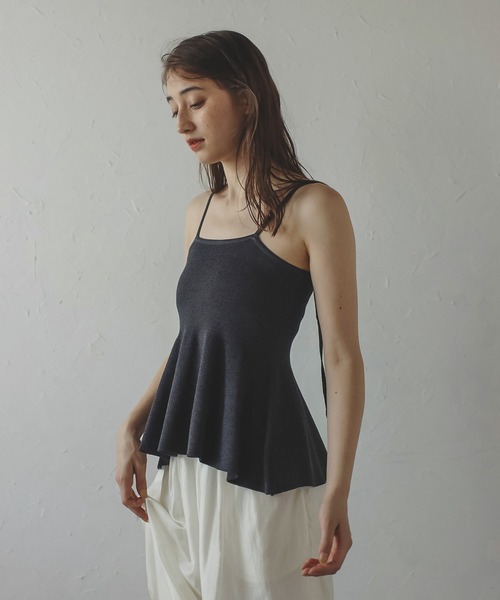 MINERTE(ミネルテ)の「【MINERTE】peplum knit camisole / ペプラムラメニットキャミソール(キャミソール・レディース・ライトベージュ/チャコールグレー・FREE)」の1枚目の写真