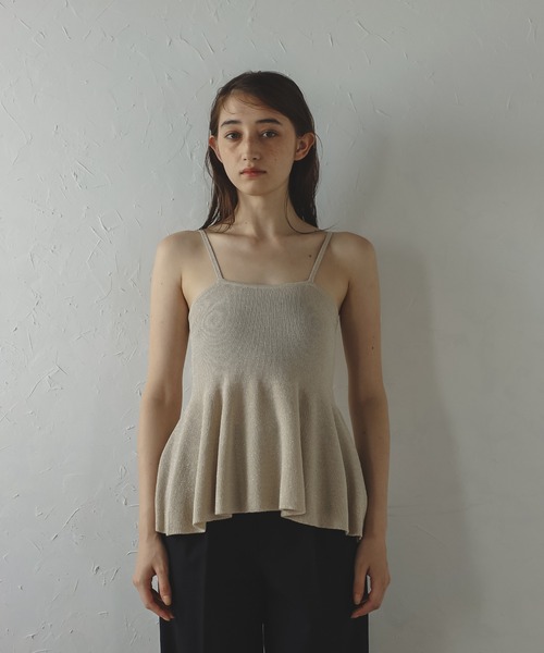 MINERTE(ミネルテ)の「【MINERTE】peplum knit camisole / ペプラムラメニットキャミソール(キャミソール・レディース・ライトベージュ/チャコールグレー・FREE)」の4枚目の写真