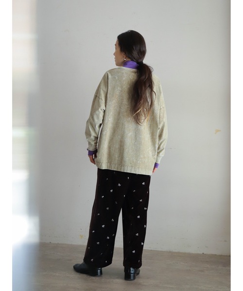 FIL DE FER（フィルデフェール）の「ベロア刺繍 イージーパンツ